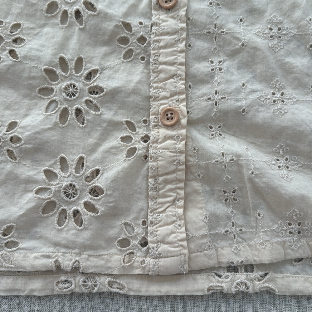 American Eagle Cream Eyelet Button Down Shirt Women’s‎ Size Medium - Picture 4 of 9